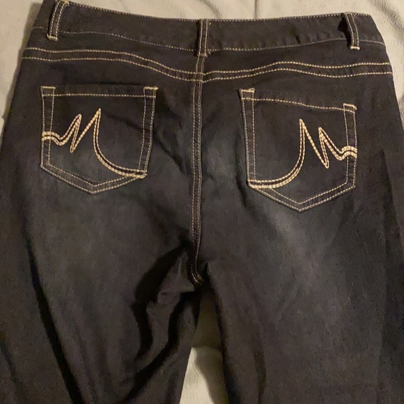 Maurices straight leg size 14 short jeans. - Picture 7 of 8